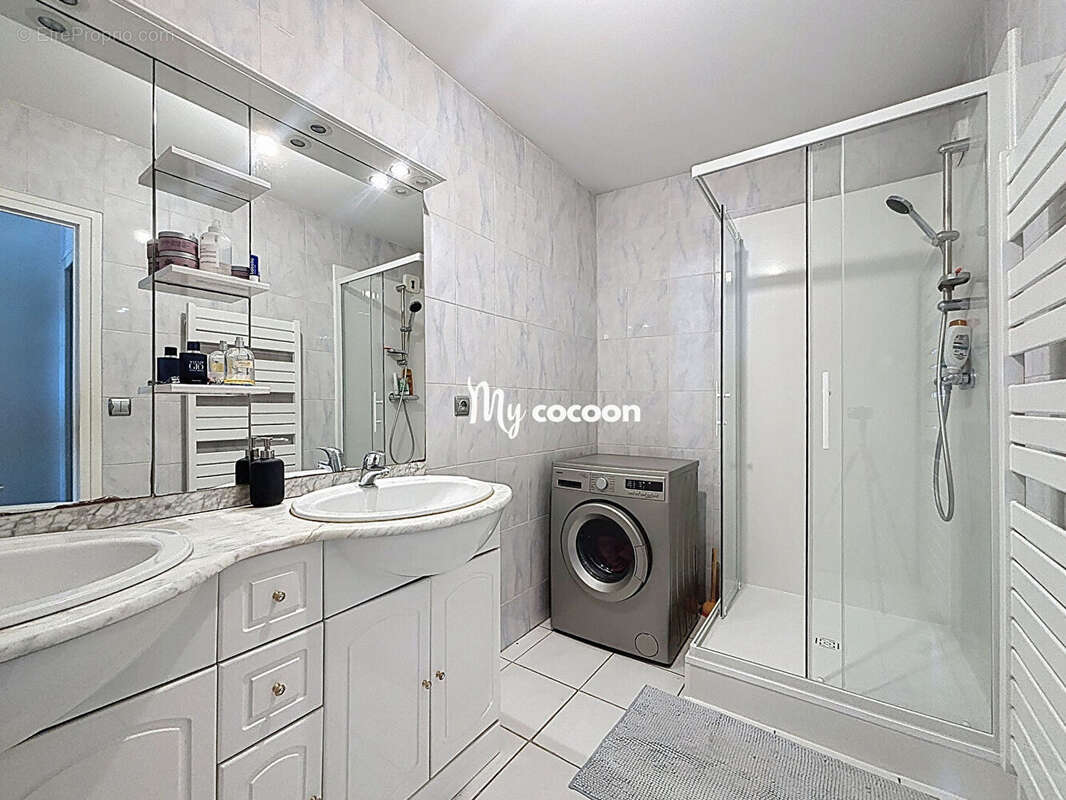 Appartement à SAINT-GENIS-LES-OLLIERES