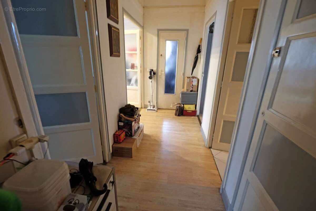 Appartement à SAINT-LAURENT-DU-VAR
