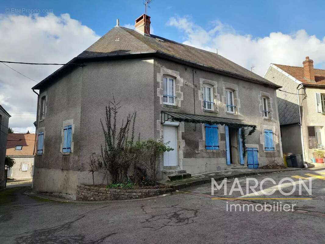Maison à SAINT-SULPICE-LES-FEUILLES