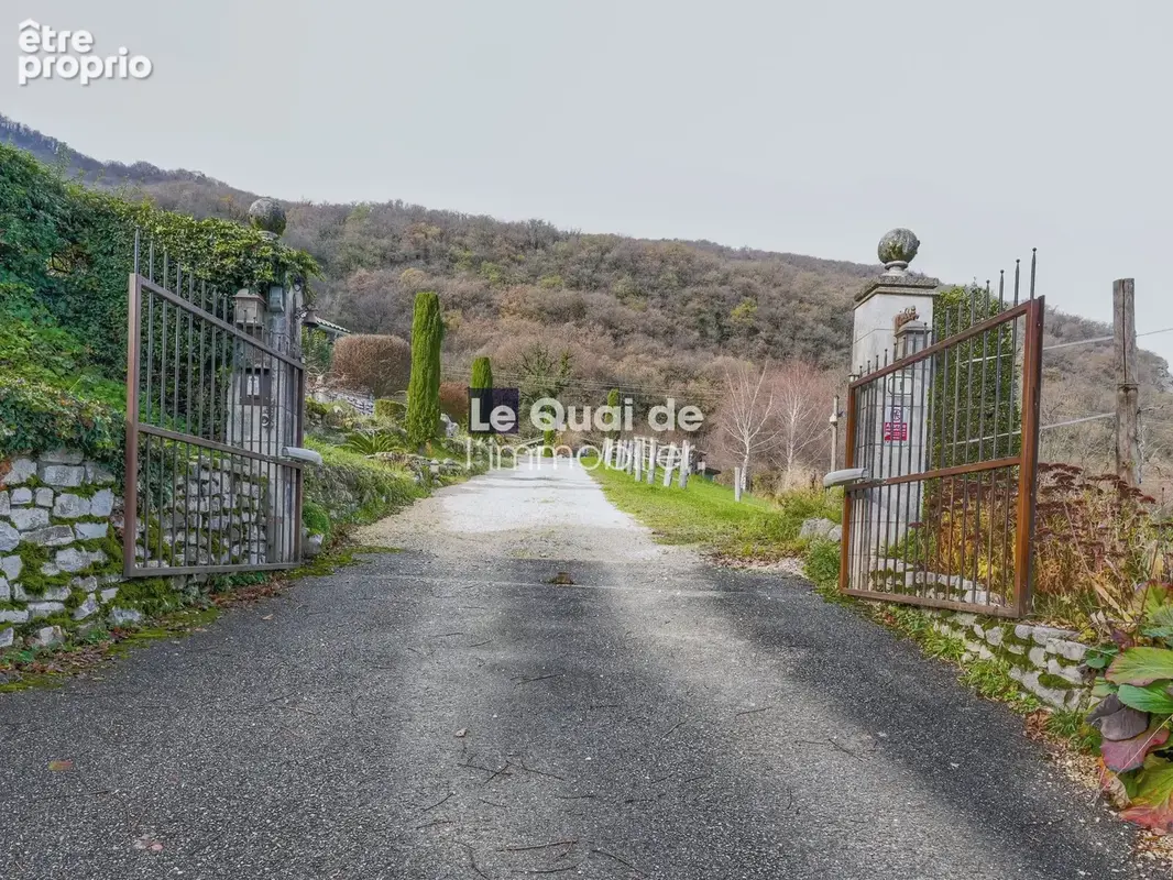 Maison 7 pièces 232 m² à vendre à Veurey-Voroize (38113) - photo 2
