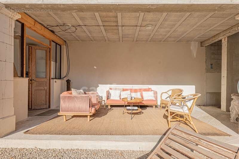 Mougins / à vendre Propriété type MAZET avec dépendance, piscine et garage pour 2 véhicules - photo 7