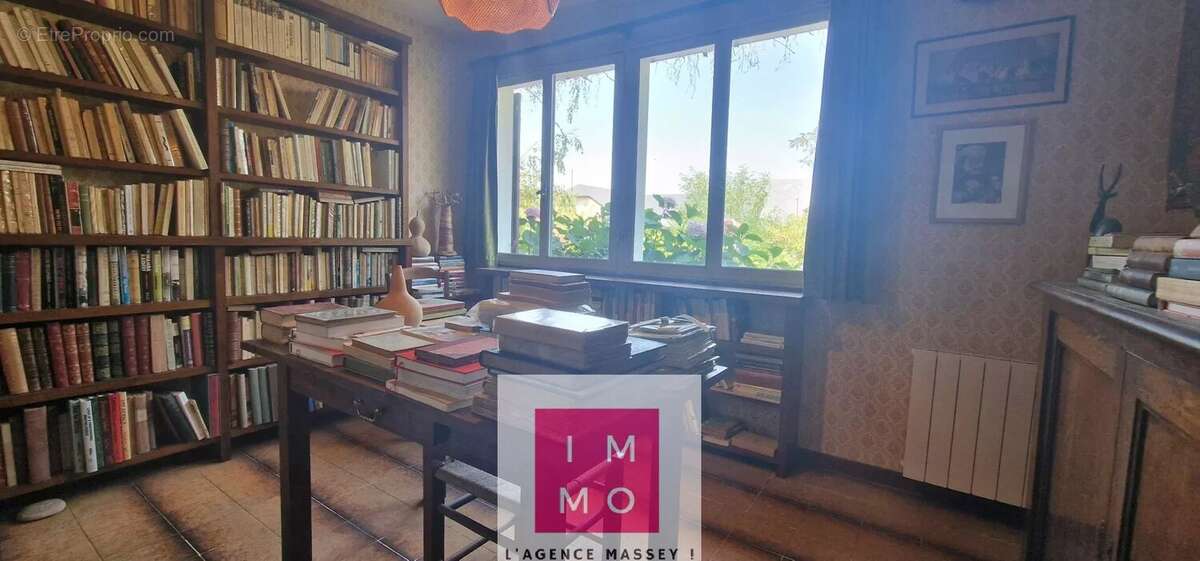 COUP DE COEUR - Maison de plain-pied de 94 m² avec jardin sur 1591 m² - photo 6