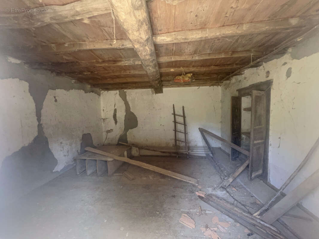 Maison 90 m² à Saint-Genix-Sur-Guiers  - photo 5