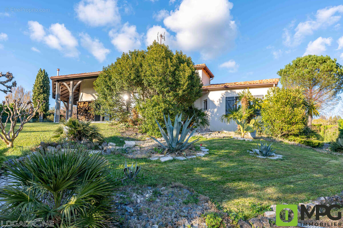 Villeneuve sur Lot villa T5 avec piscine et vue dominante - photo 4