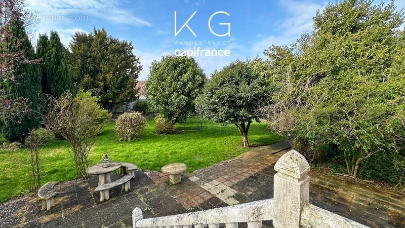 Maison à LA RIVIERE-SAINT-SAUVEUR