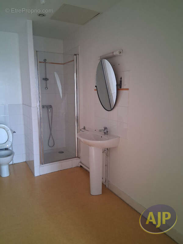 Maison à SAINT-JULIEN-BEYCHEVELLE