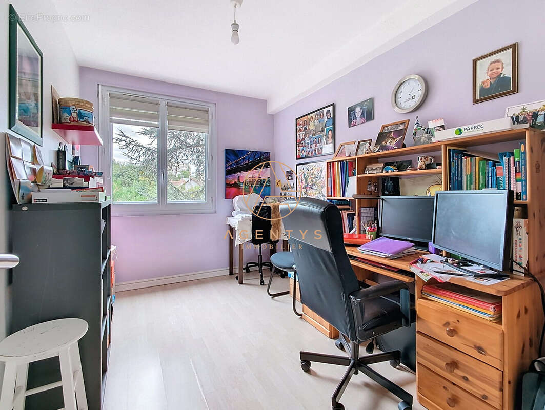 Appartement à SAINT-MAUR-DES-FOSSES