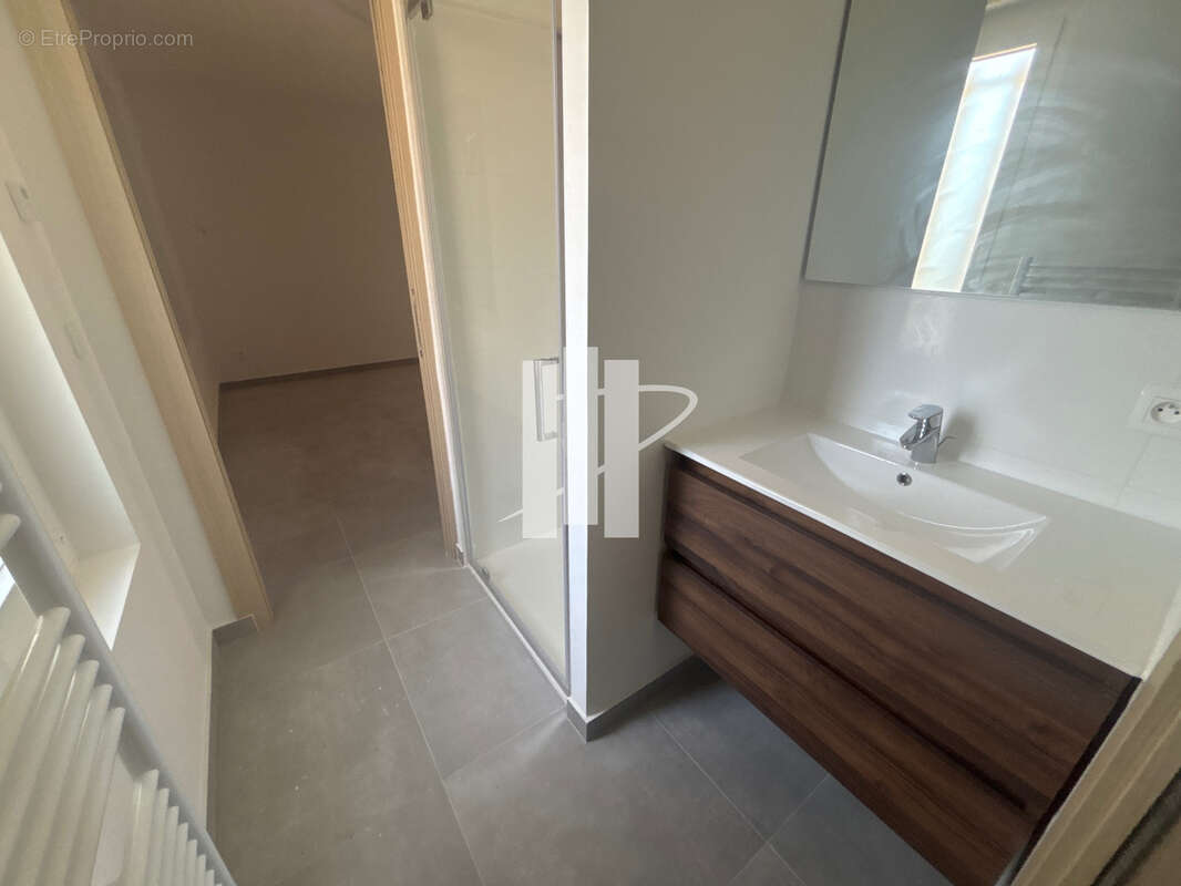 Appartement 5 pieces a vendre entierement renove dernier etage vue mer au calme absolu quartier les plaines - photo 10