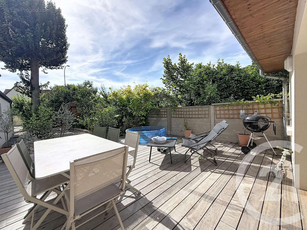 Maison 191 m² à Saint-Julien-Les-Villas  - photo 14