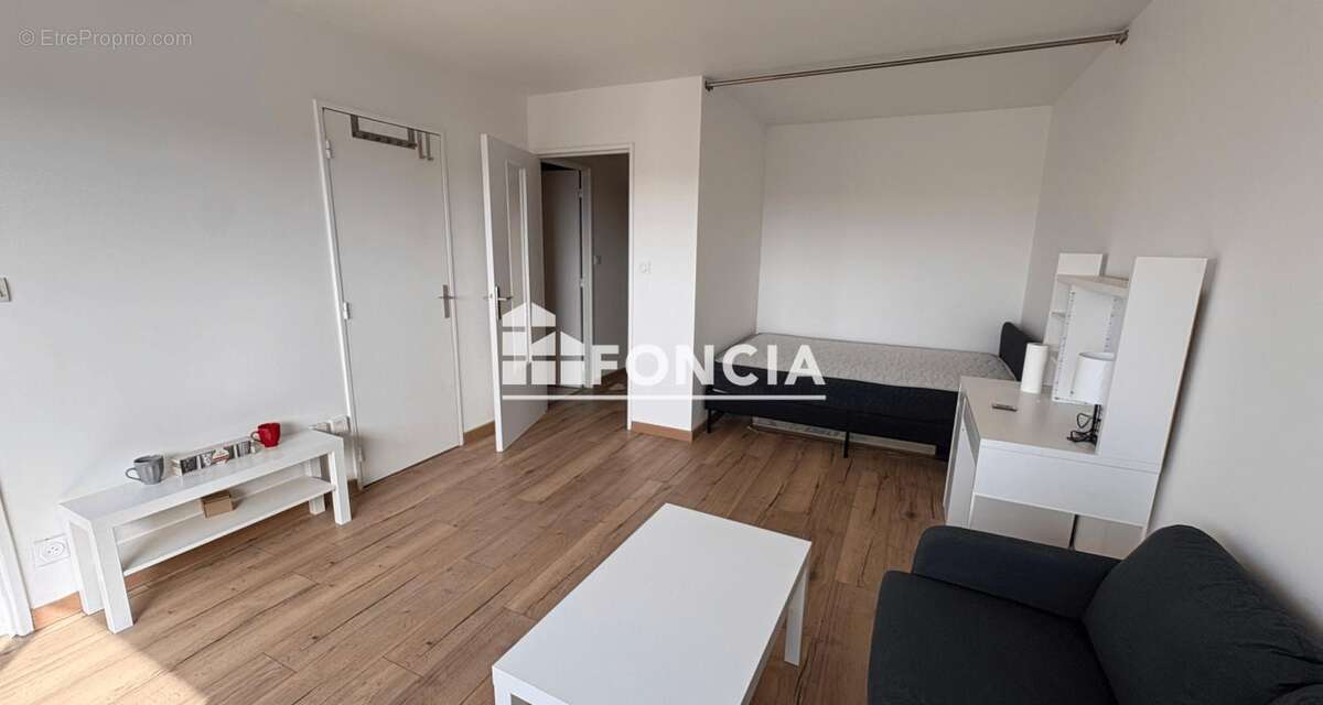 Appartement à FRESNES