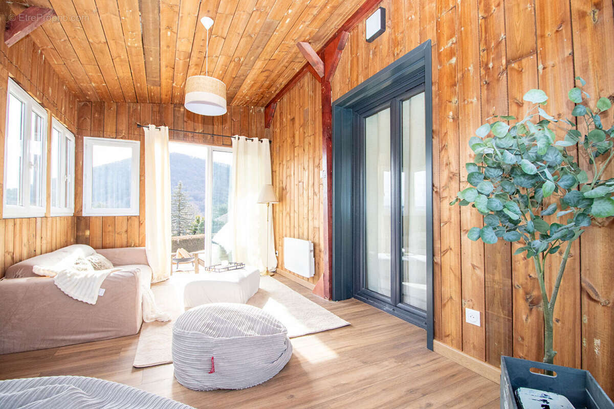Maison à CRUSEILLES