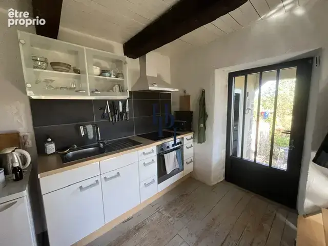 Maison de village avec terrasses et jardin. - photo 8
