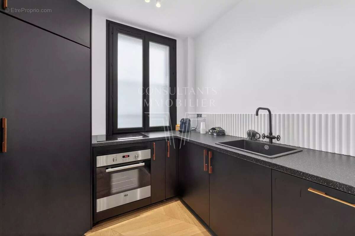Appartement à PARIS-17E