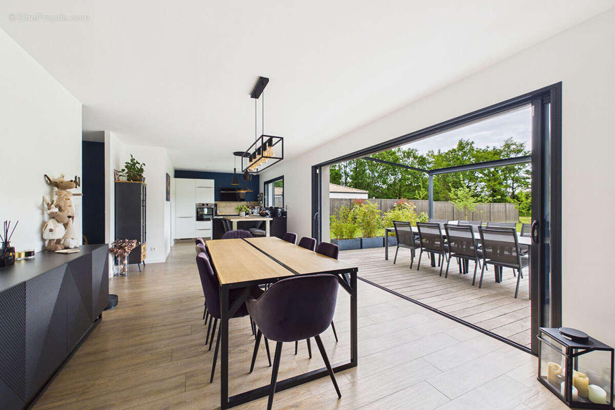 Maison Contemporaine de 2018 - 126 m² - 1325 m² de terrain - Bourg Sous la Roche - photo 6