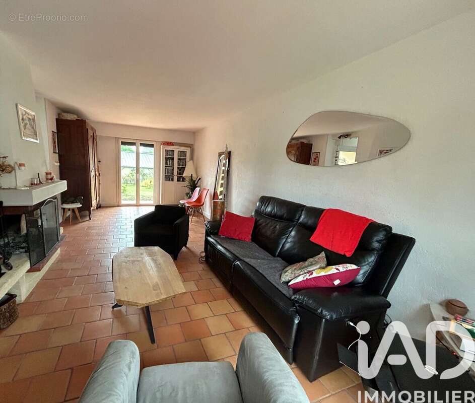 Photo 8 - Maison à NEUILLE