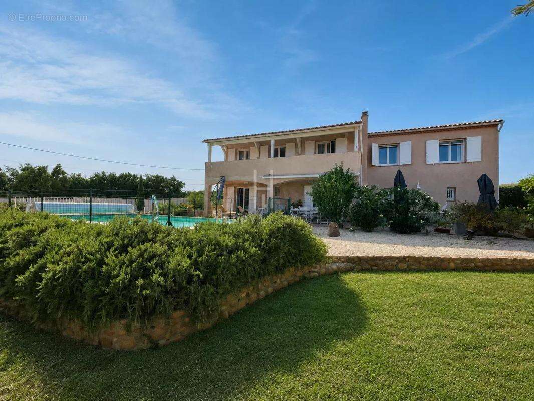 Aureille - Maison familiale avec piscine - photo 3