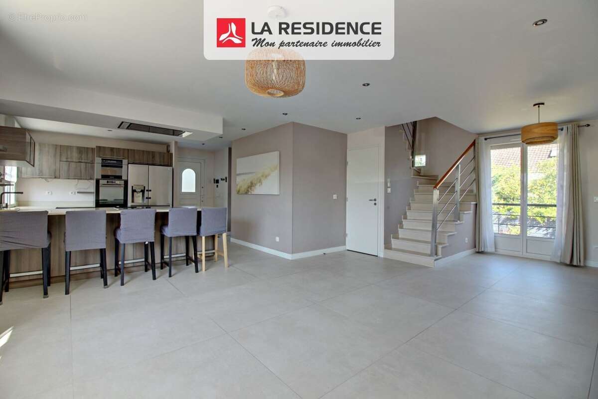 Maison 139 m² à Acheres  - photo 2