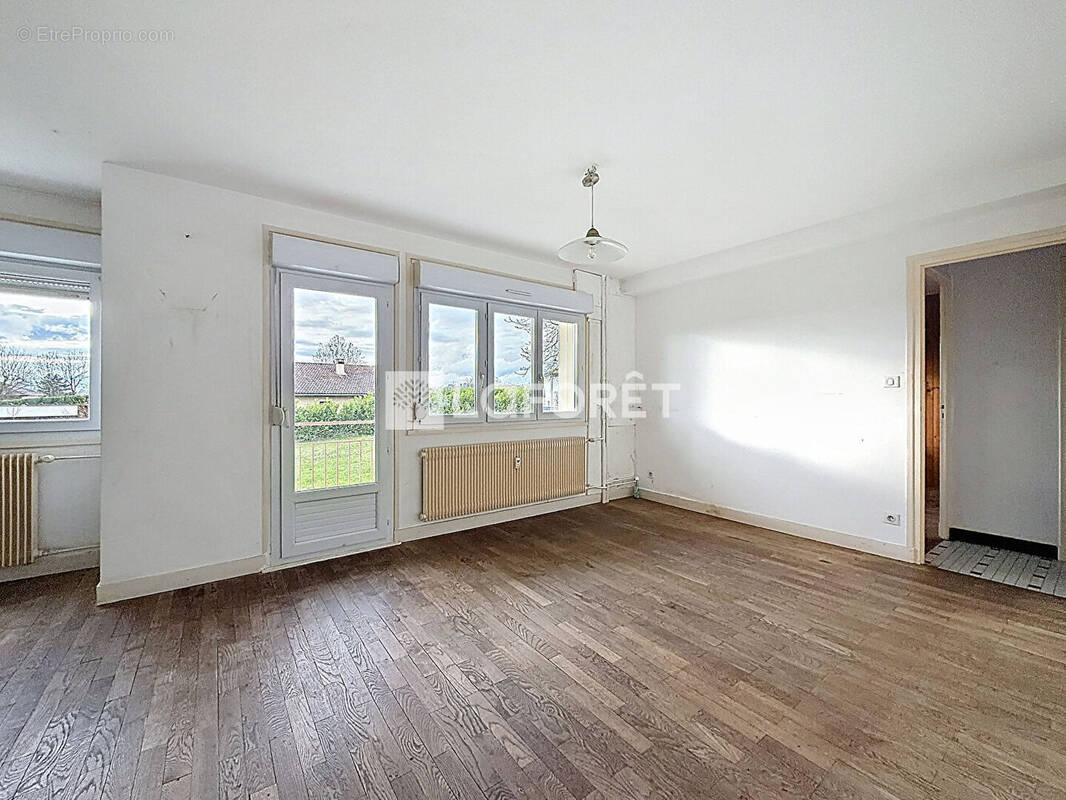 Appartement à SAINT-ETIENNE-SUR-CHALARONNE