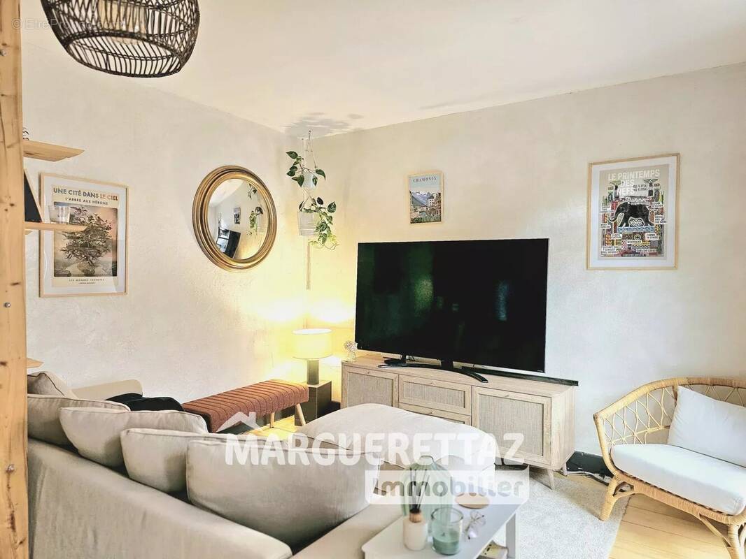 Appartement à BONNE