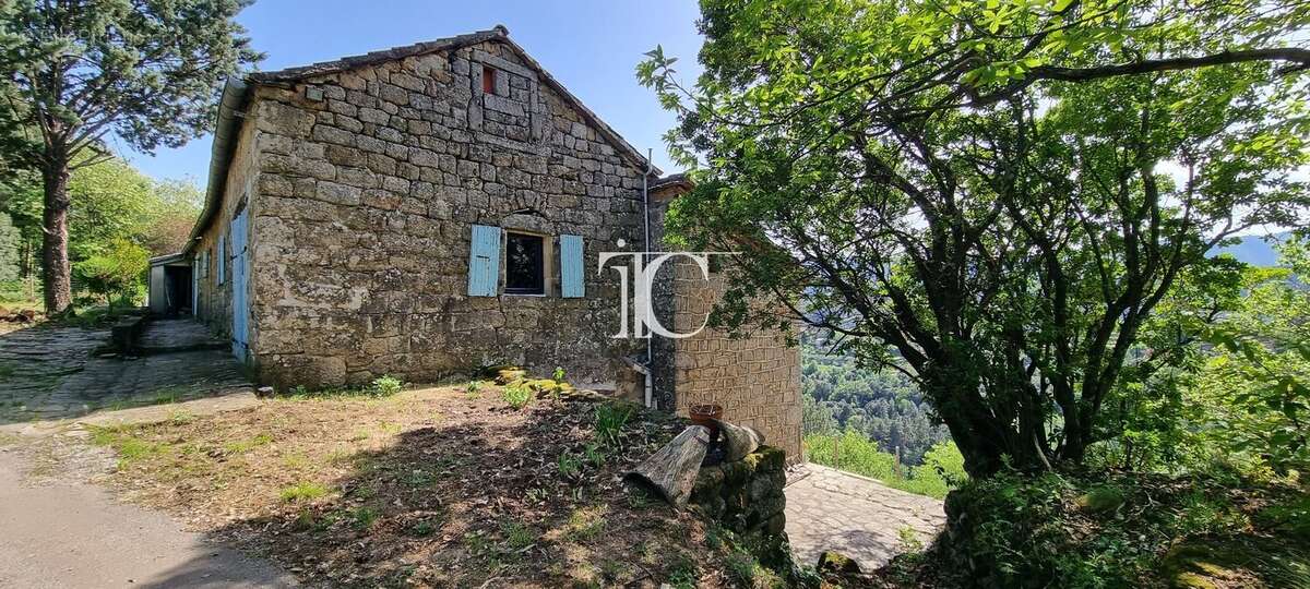 Maison à SAINT-PIERRE-SAINT-JEAN