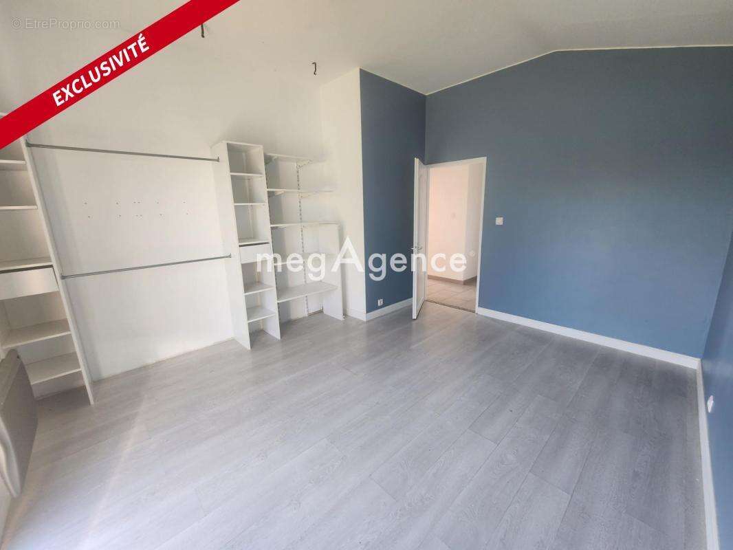 Maison à SAINT-CHRISTOLY-DE-BLAYE