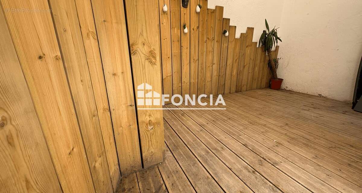 À vendre – T2 36 m² + une Cour de 7.5 m2 – Accès direct rue – Profession libérale autorisée – Marseille 6ᵉ - photo 6