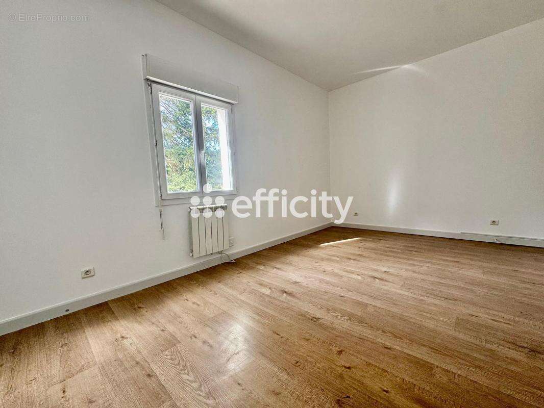 Maison 178 m² à Thiers  - photo 7