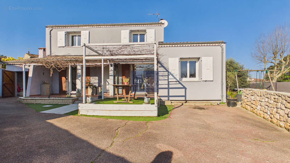 Maison à VALLON-PONT-D'ARC