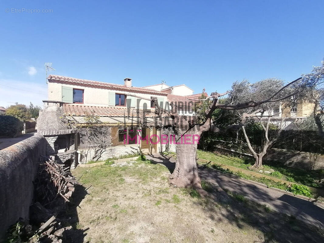 Maison à L'ISLE-SUR-LA-SORGUE