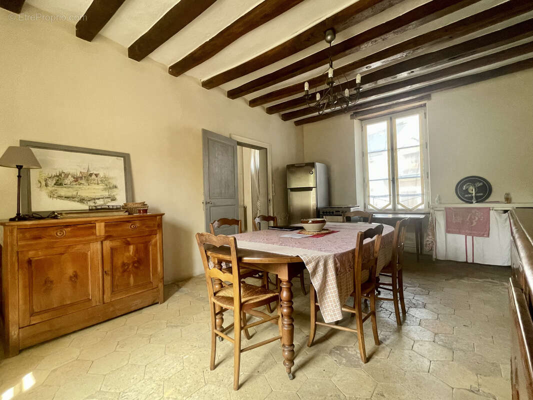 Maison de bourg sans vis-à-vis, avec jardin bordé par un cours d’eau - photo 4