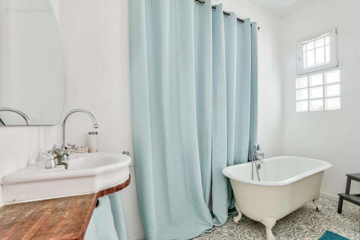 Appartement à PARIS-20E