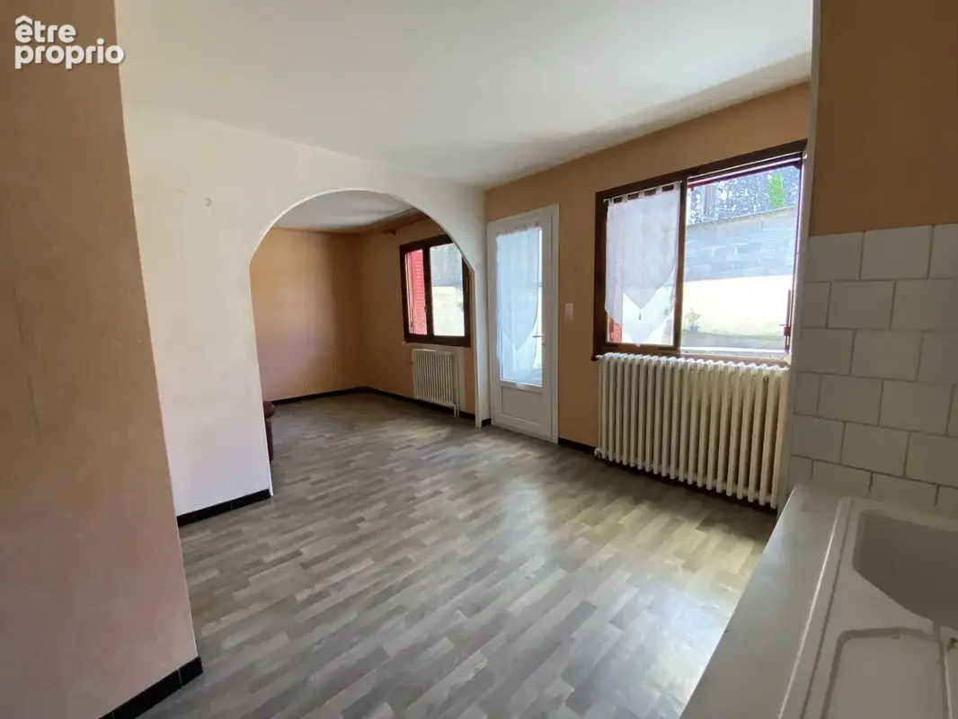 Maison de bourg avec terrasse et garage - photo 2