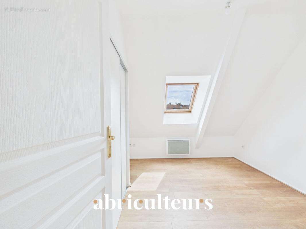 Appartement T2 de caractère au sein d’une ancienne Grange Dîmière en vente à Survilliers (95470) - photo 8