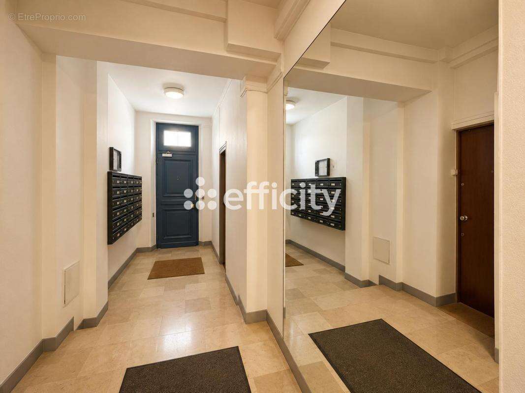 Appartement à PARIS-7E