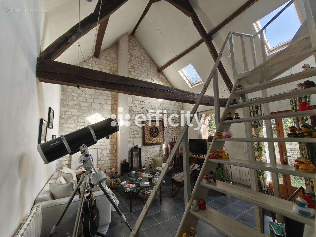 Maison à NEUFVY-SUR-ARONDE