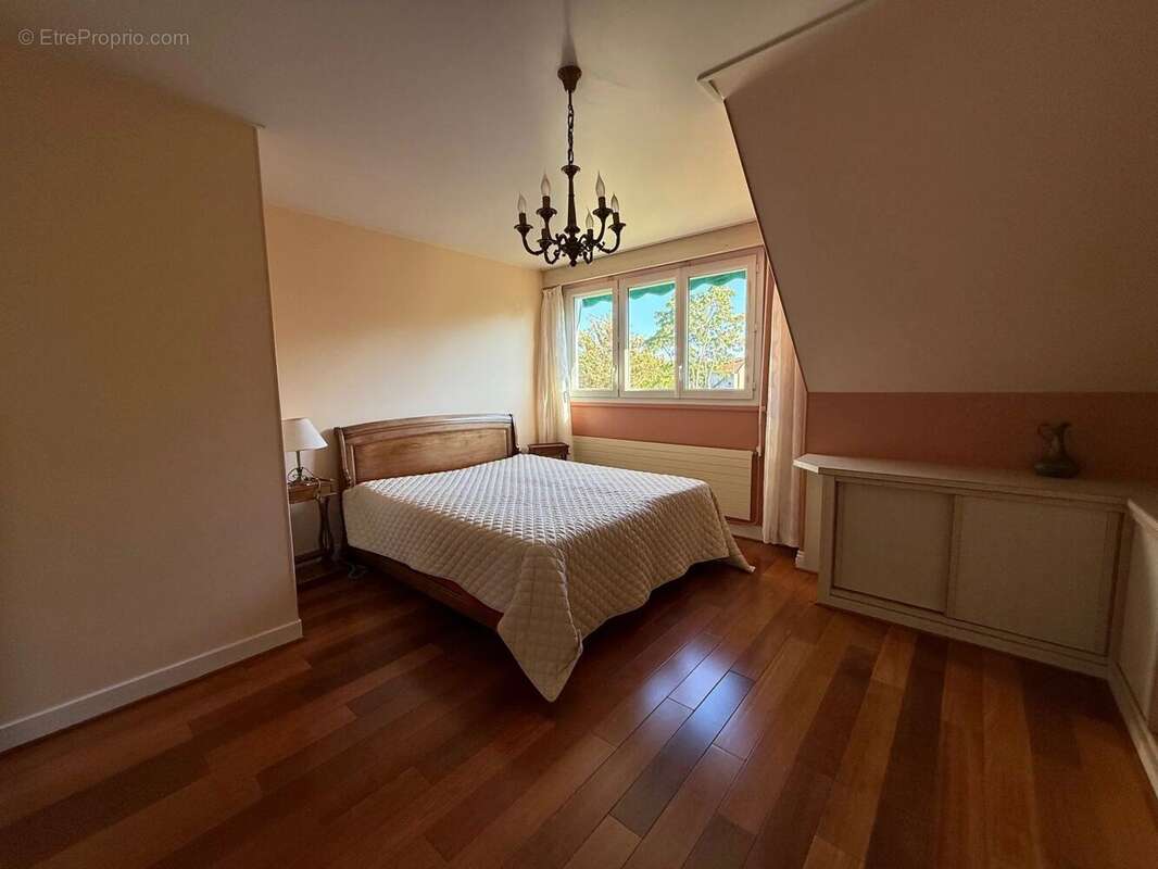 Maison à SAINT-MAUR-DES-FOSSES