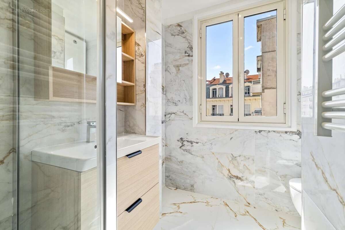 Vente Nice - Carré d'Or - 2 Pièces Rénové - Etage Elevé - photo 10