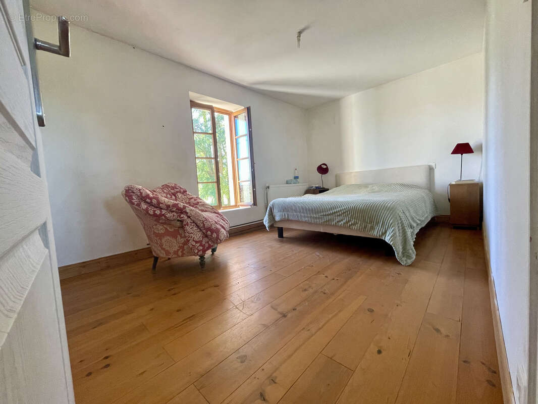 Maison à LES NOUILLERS