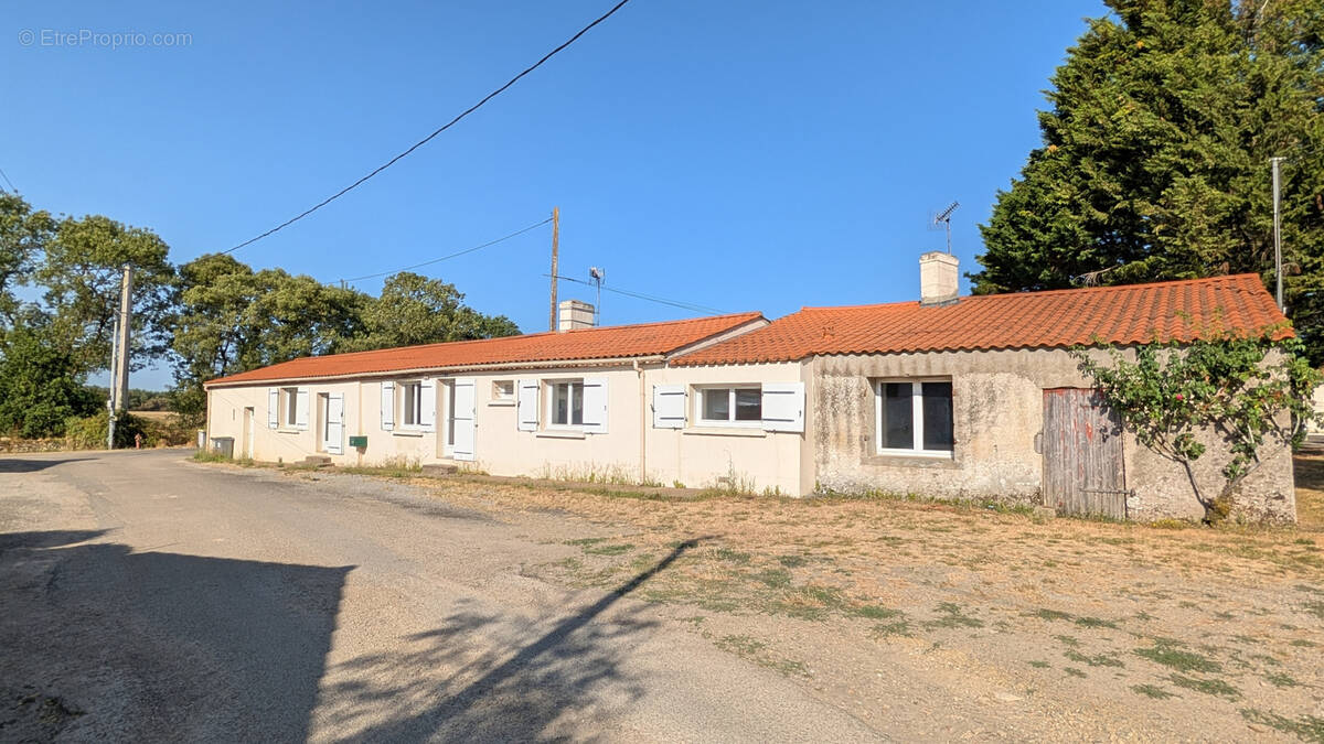 Maison à SAINT-HILAIRE-DE-CHALEONS