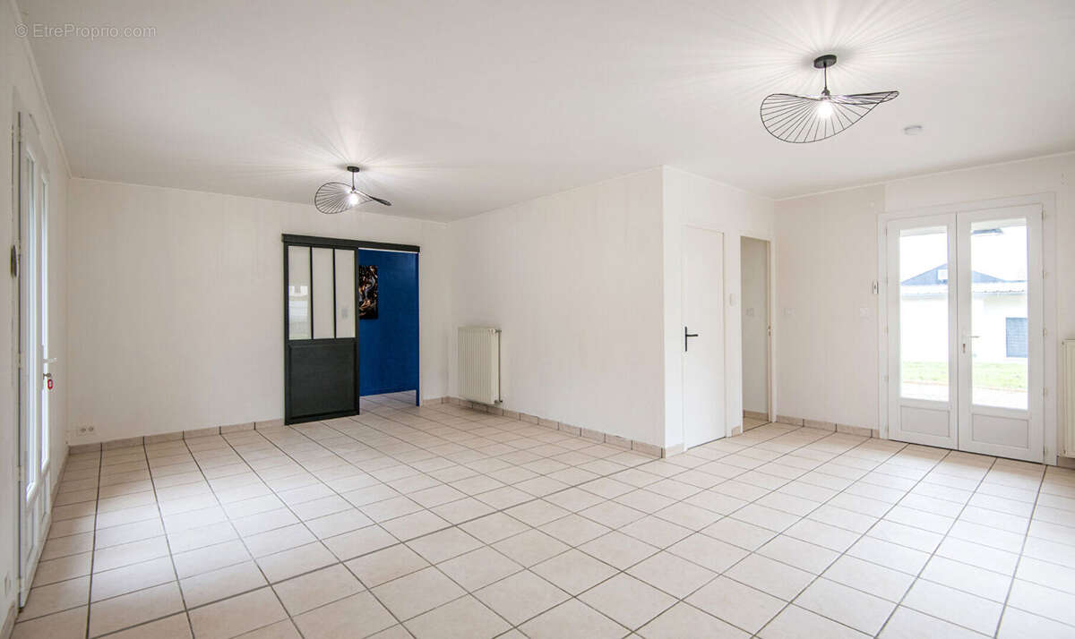 Maison à ONET-LE-CHATEAU