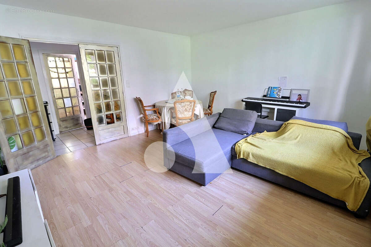 Grand 4 pièces familial de 83 m² à rénover ? Coeur de Saint-Ouen-l'Aumône - photo 2