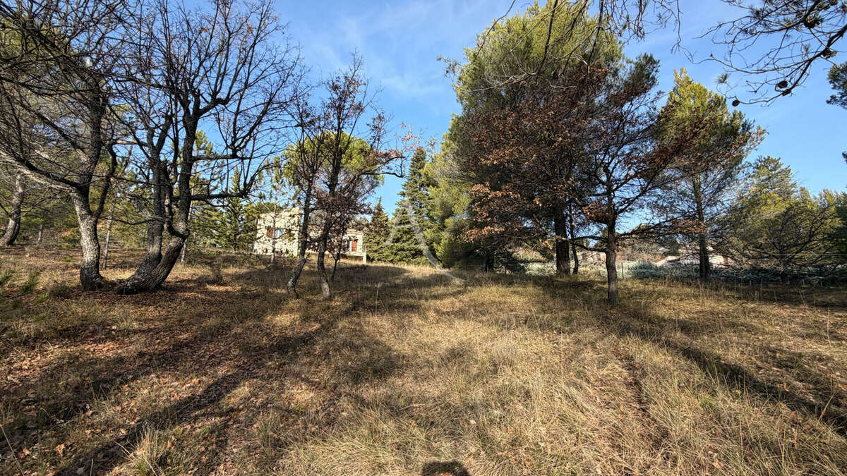 Terrain constructible de 1300m2 a pierrevert - photo 3