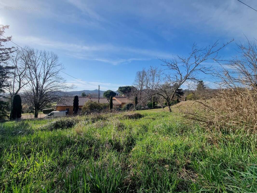 Photo 1 - Terrain à GENISSIEUX