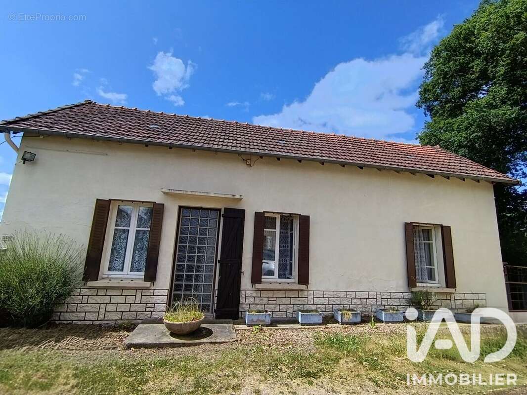 Maison 75 m² à Youx  - photo 2