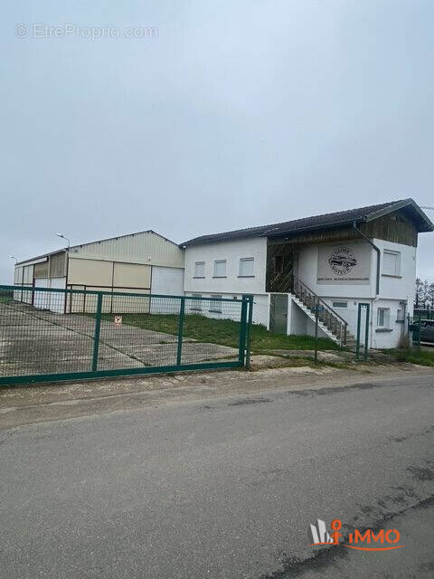 Commerce à MARCILLY-LE-CHATEL