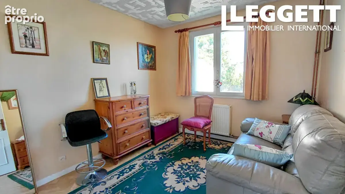 Spacieux pavillon de plain-pied avec 4 chambres, proche de Sauzé-Vaussais et Civray - photo 9