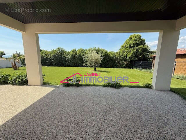 Maison à CHARMES-SUR-RHONE