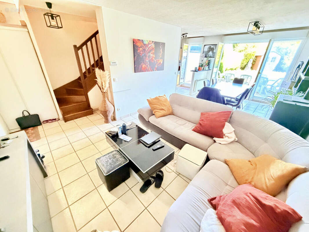 salon (5) - Maison à VALLEIRY