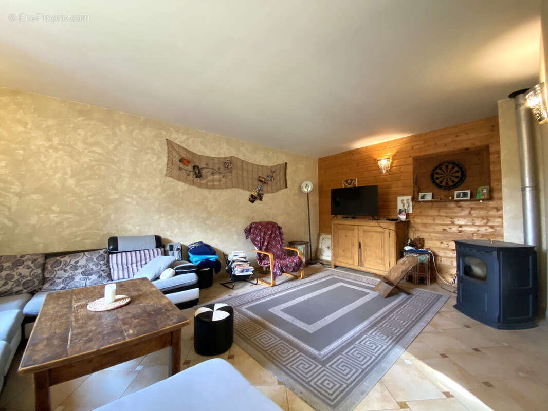 Maison à MONTROMANT