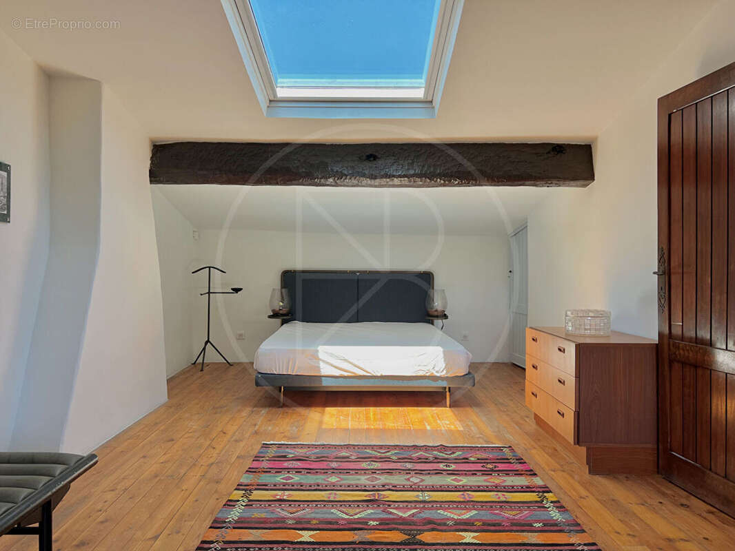 Maison à SAINT-EMILION